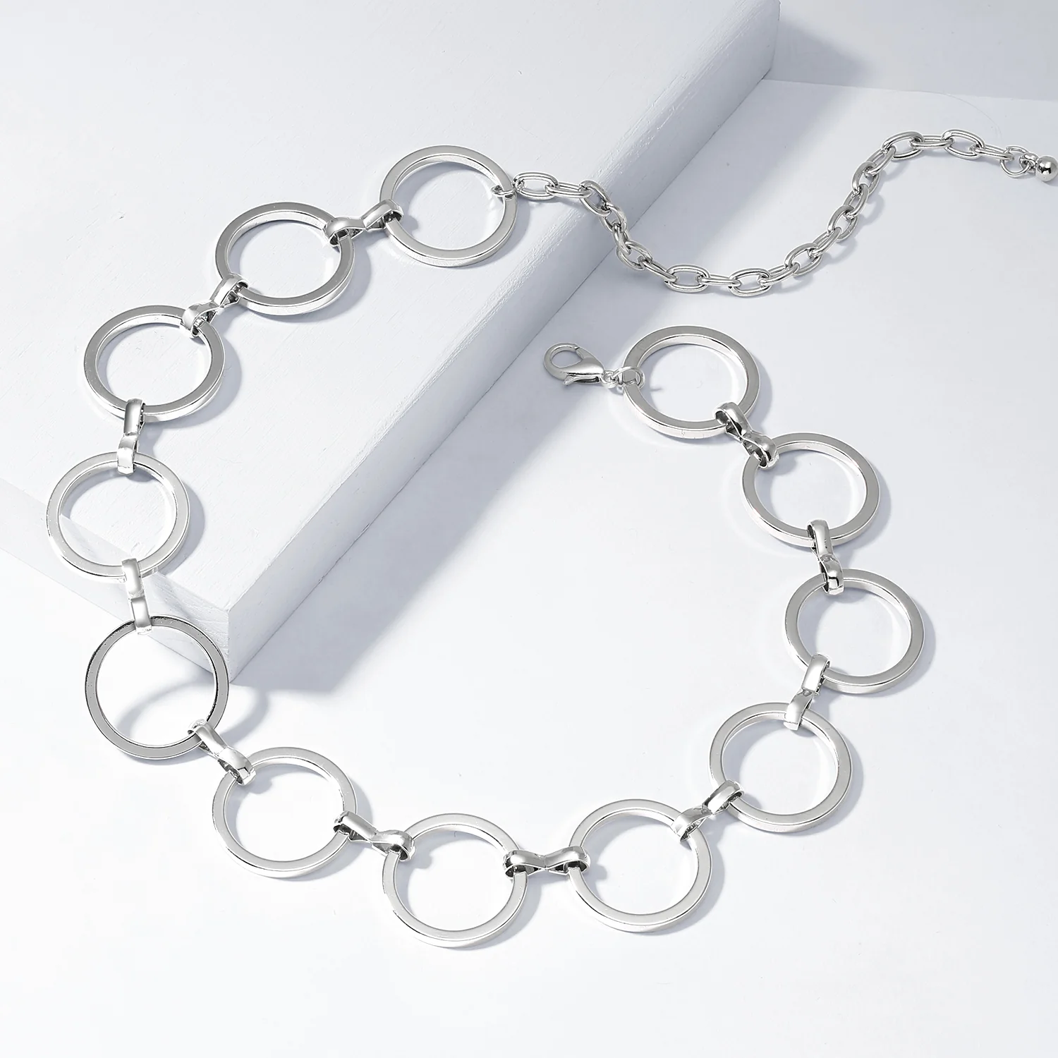 Geometric Retro Mod Fashion Circle Choker Necklace in Silver Tone Metal - Image 4