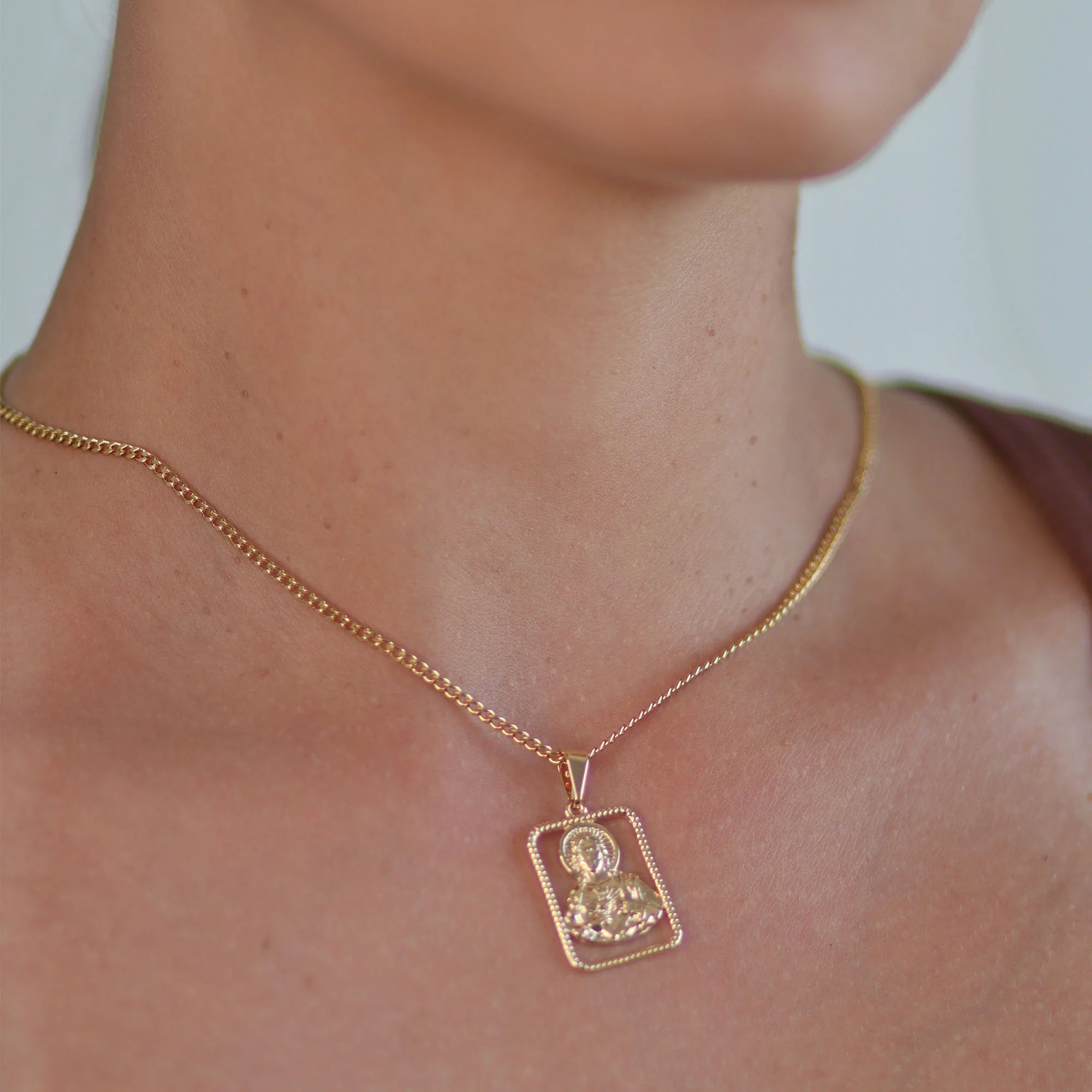 Religious Metal Jesus Christ Head Medallion Necklace Pendant Gold Plated - Image 3