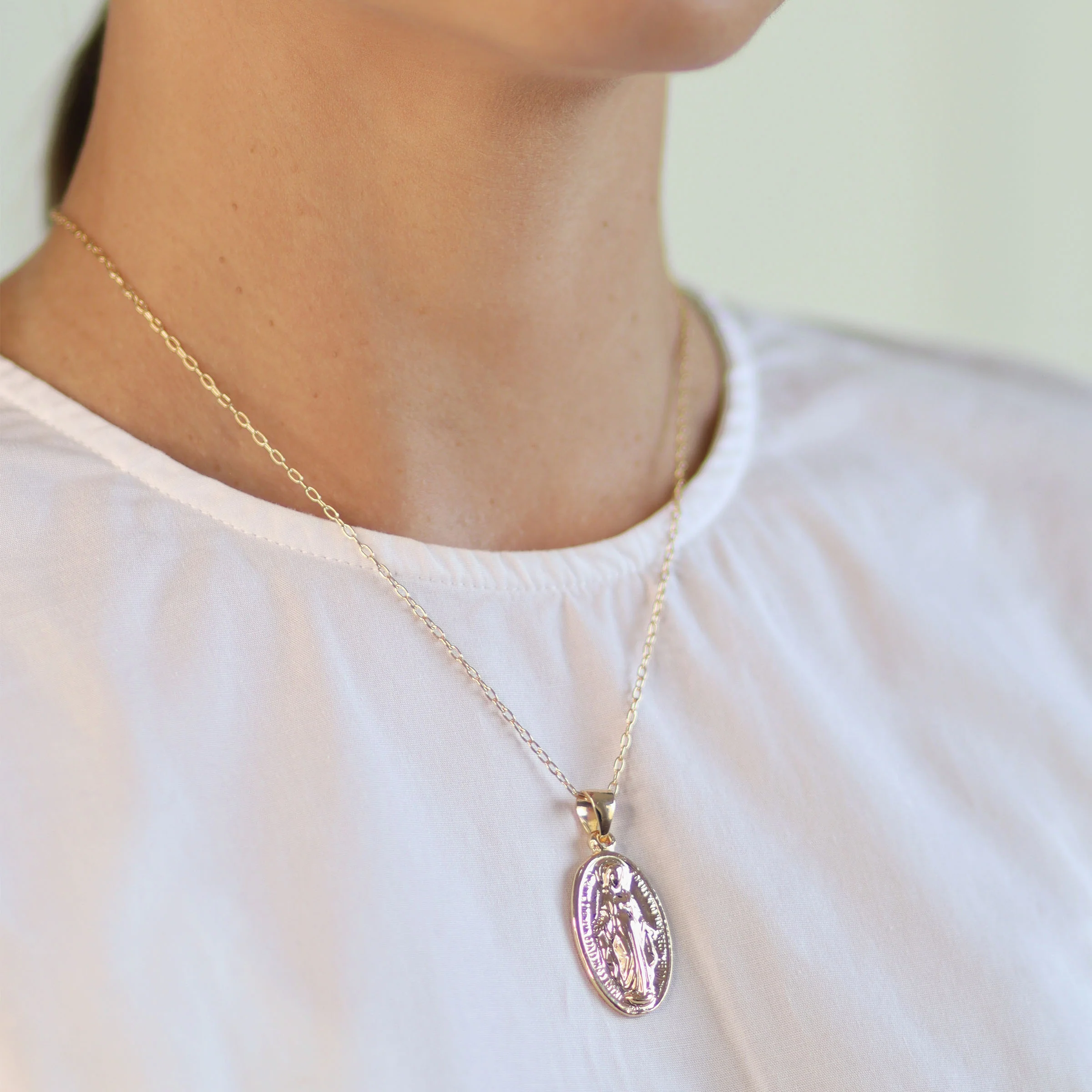 Our Lady Of Guadalupe Virgin Mary Pendant Necklace Gold Plated Brass Medallion - Image 4